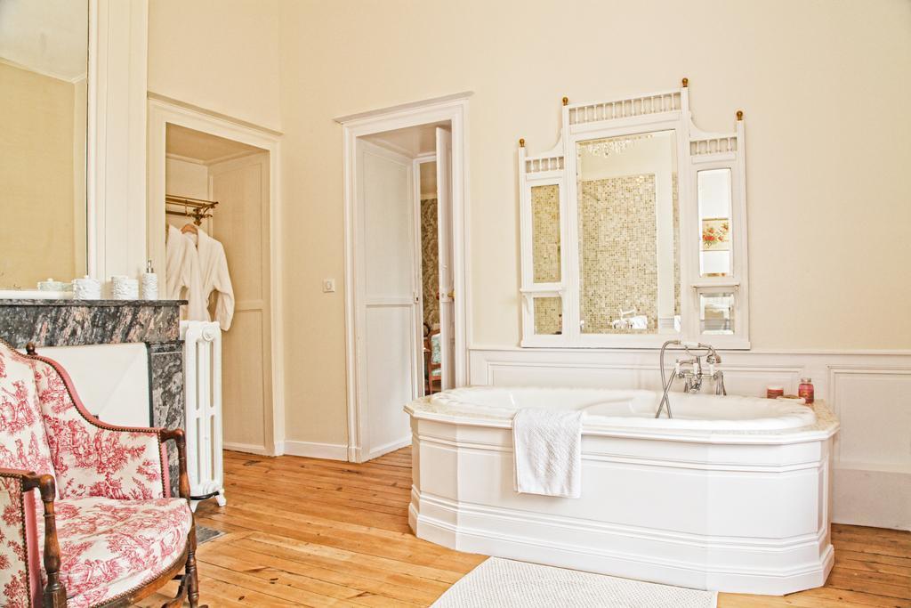 Saint-Sulpice-et-Cameyrac Chateau Lamothe Du Prince Noir - B&B الغرفة الصورة